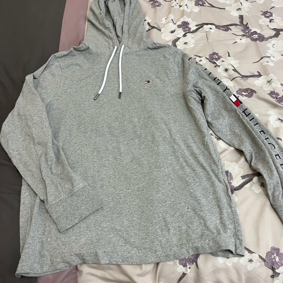 Tommy Hilfiger XSMALL gray hoodie | Hits at hip | In great condition, worn once - Picture 1 of 3